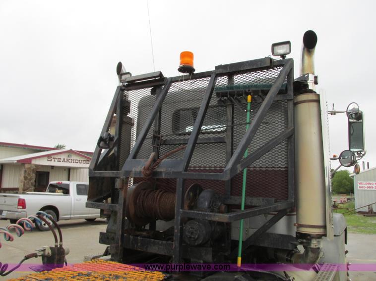 image for item B2986 1990 Freightliner FLD semi truck