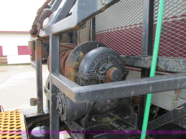image for item B2986 1990 Freightliner FLD semi truck