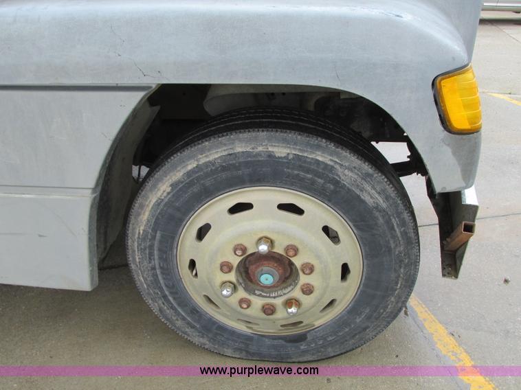 image for item B2986 1990 Freightliner FLD semi truck