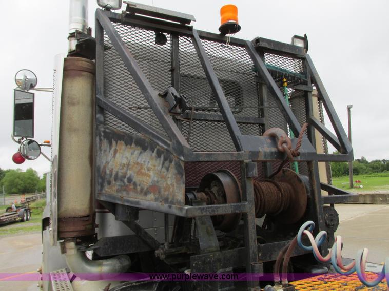 image for item B2986 1990 Freightliner FLD semi truck