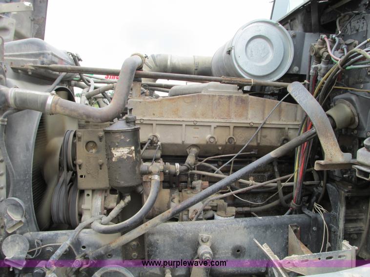 image for item B2986 1990 Freightliner FLD semi truck