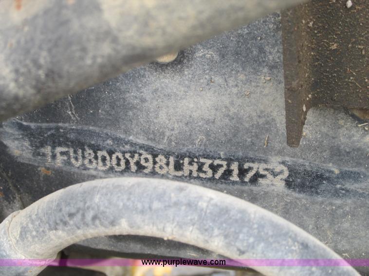 image for item B2986 1990 Freightliner FLD semi truck