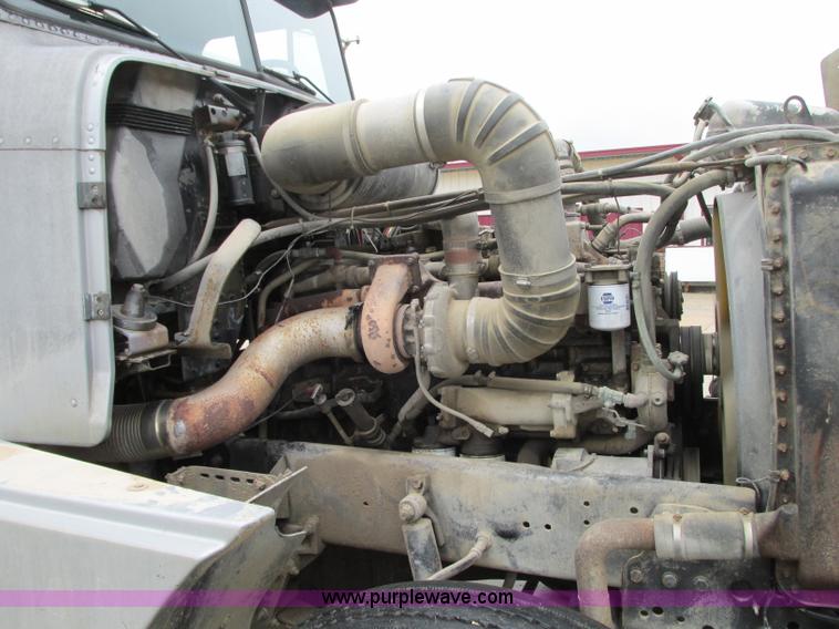 image for item B2986 1990 Freightliner FLD semi truck