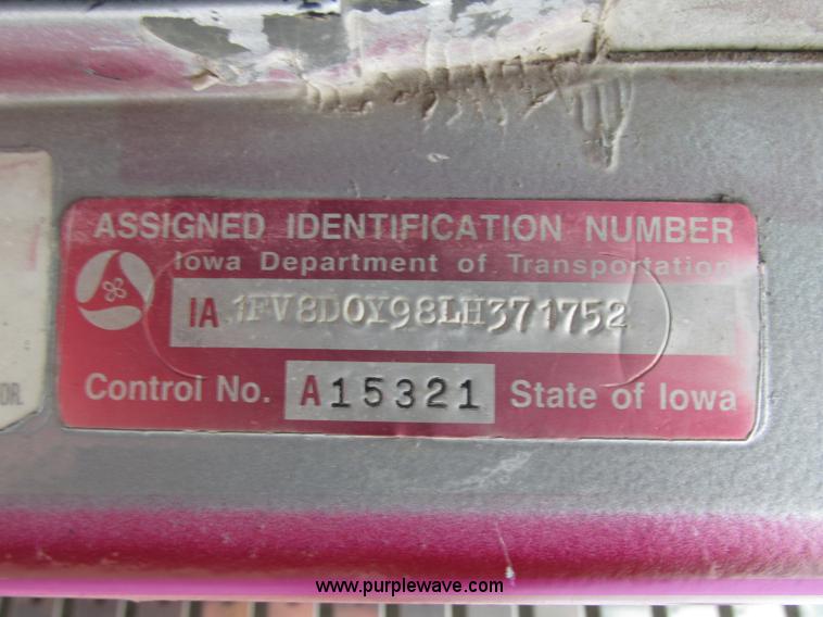 image for item B2986 1990 Freightliner FLD semi truck