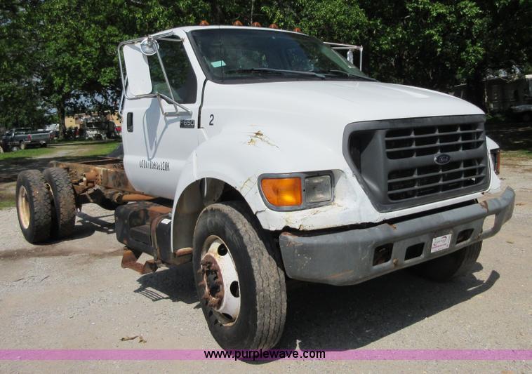 image for item D2464 2000 Ford F650 truck cab and chassis