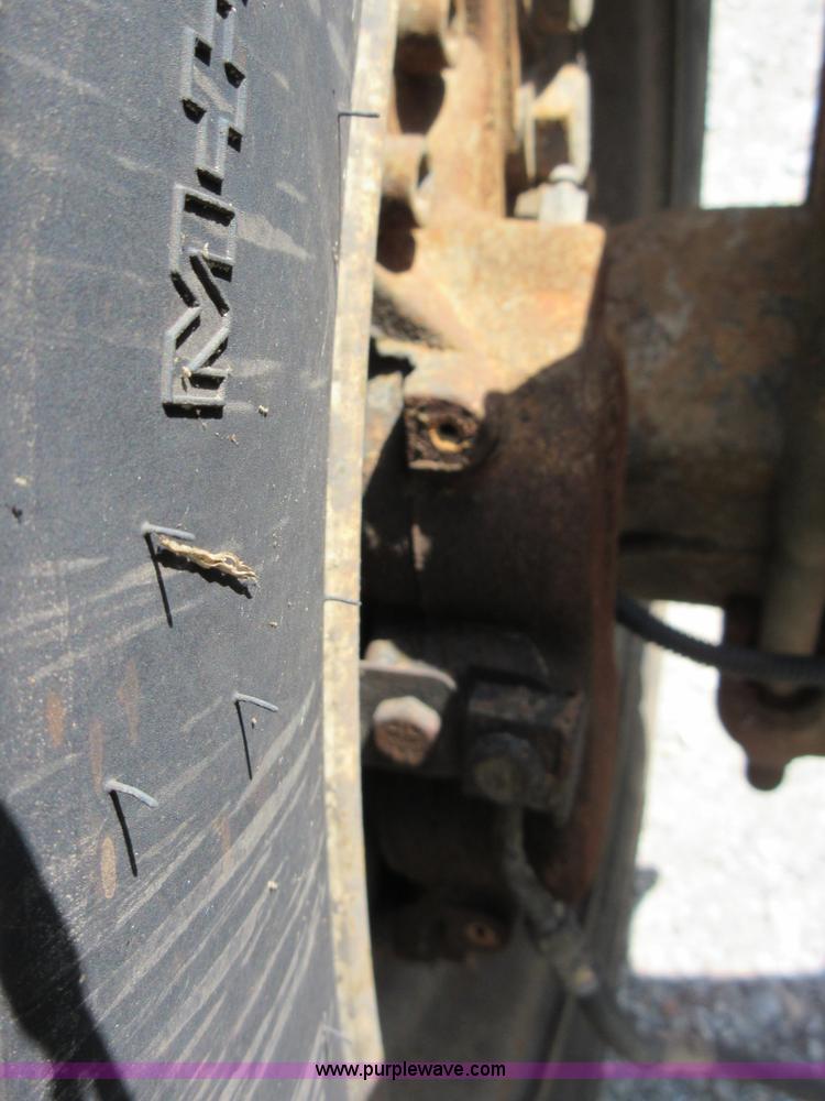 image for item D2464 2000 Ford F650 truck cab and chassis