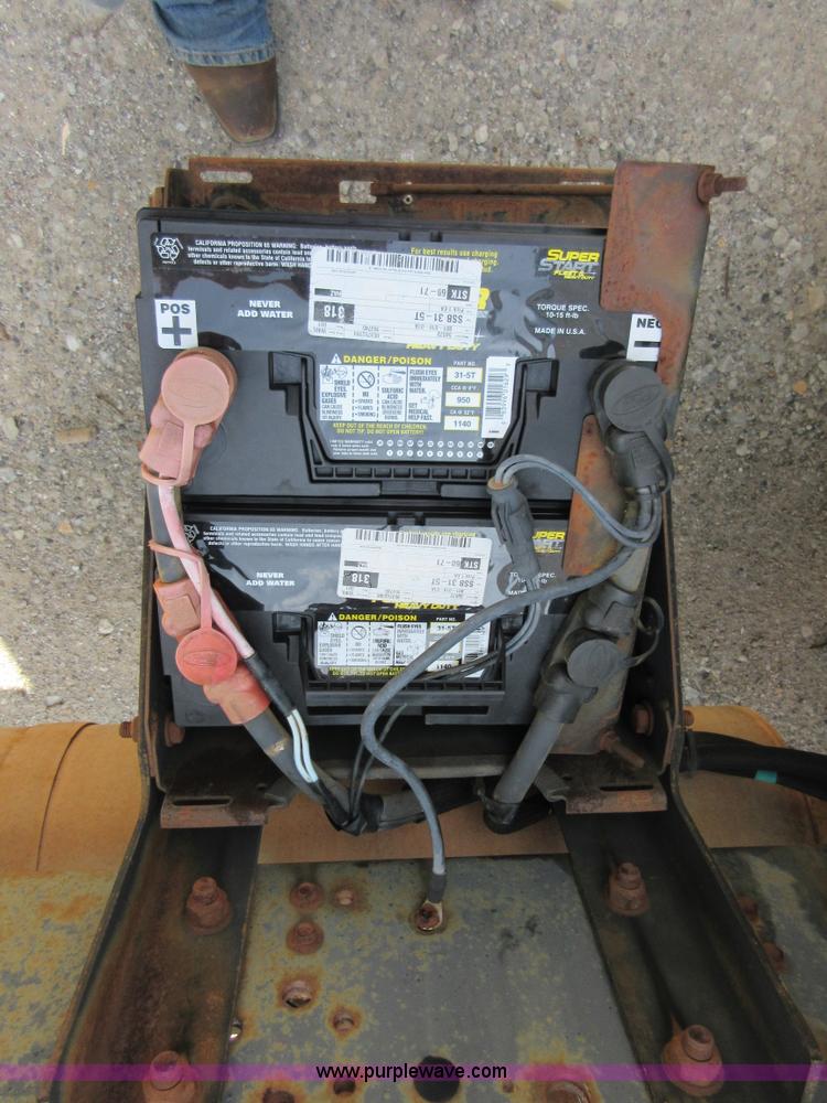 image for item D2464 2000 Ford F650 truck cab and chassis