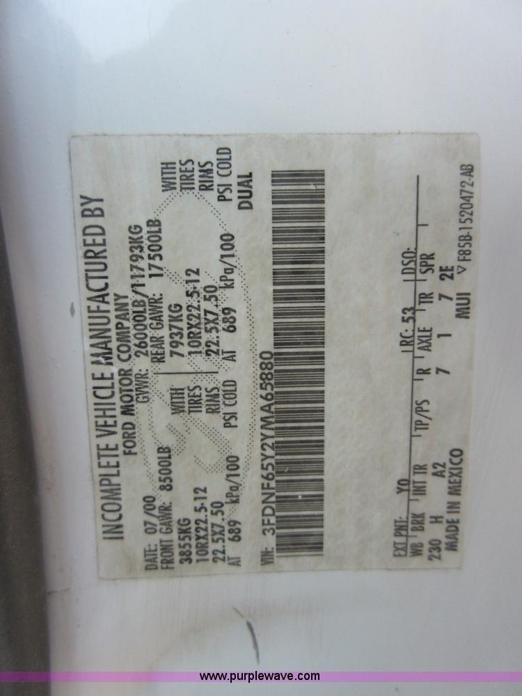 image for item D2464 2000 Ford F650 truck cab and chassis