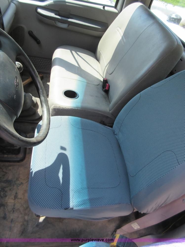 image for item D2464 2000 Ford F650 truck cab and chassis