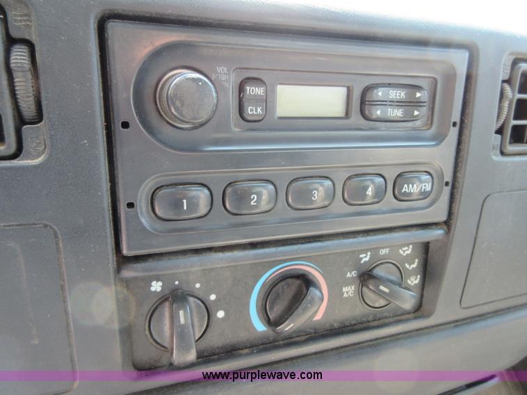 image for item D2464 2000 Ford F650 truck cab and chassis