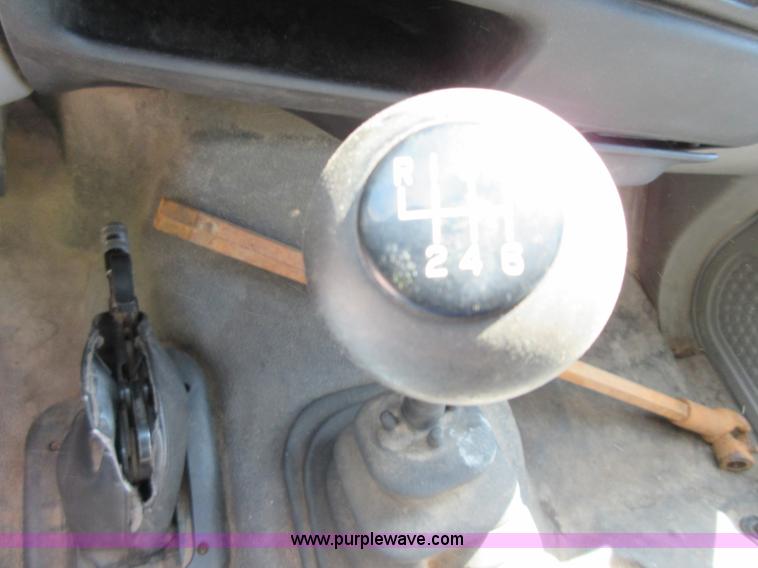 image for item D2464 2000 Ford F650 truck cab and chassis