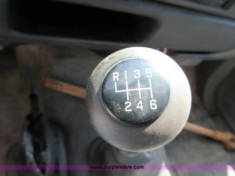 image for item D2464 2000 Ford F650 truck cab and chassis