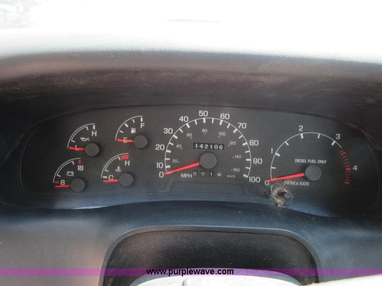 image for item D2464 2000 Ford F650 truck cab and chassis