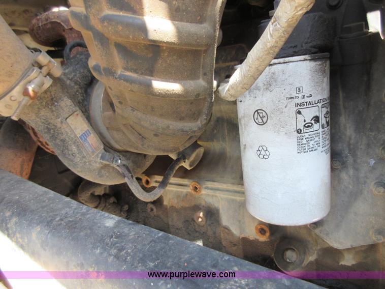 image for item D2464 2000 Ford F650 truck cab and chassis