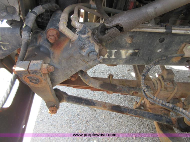 image for item D2464 2000 Ford F650 truck cab and chassis