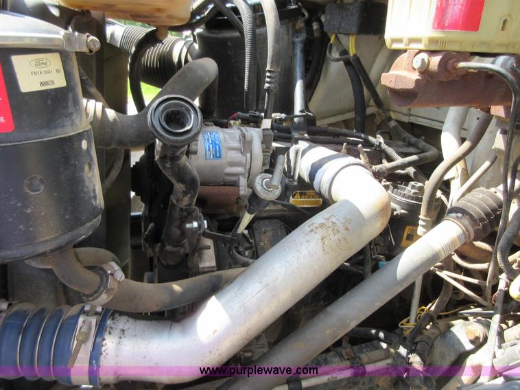 image for item D2464 2000 Ford F650 truck cab and chassis