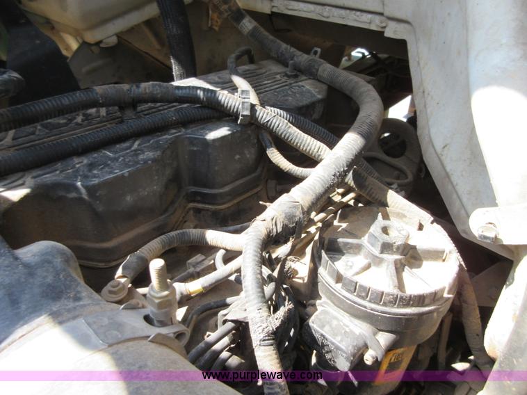 image for item D2464 2000 Ford F650 truck cab and chassis