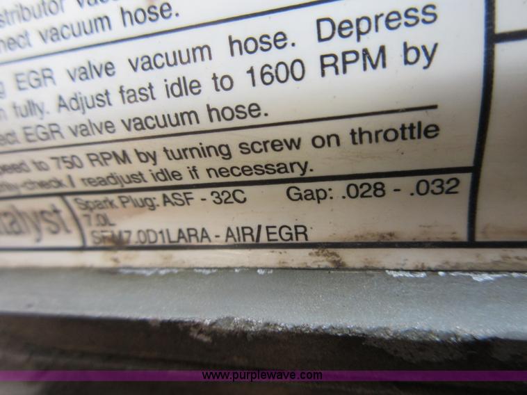 image for item D2465 1995 Ford F700 truck cab and chassis