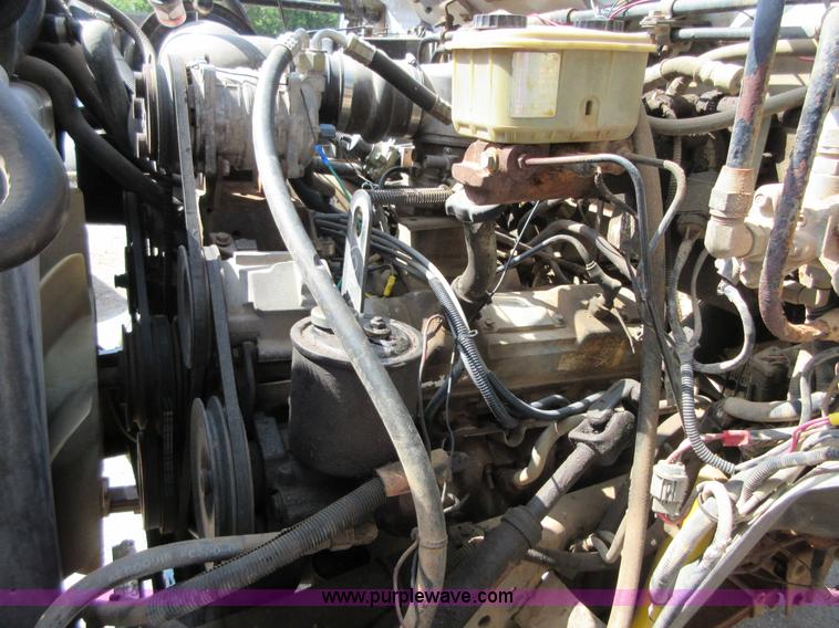 image for item D2465 1995 Ford F700 truck cab and chassis