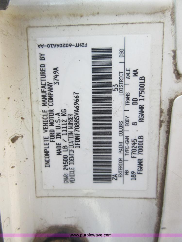 image for item D2465 1995 Ford F700 truck cab and chassis