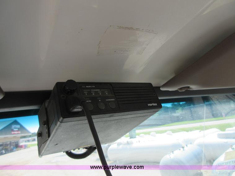 image for item D2465 1995 Ford F700 truck cab and chassis