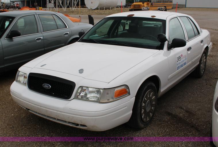 image for item F7862 2005 Ford Crown Victoria Police Interceptor