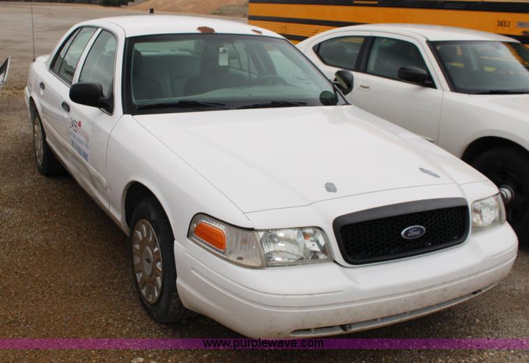 image for item F7862 2005 Ford Crown Victoria Police Interceptor