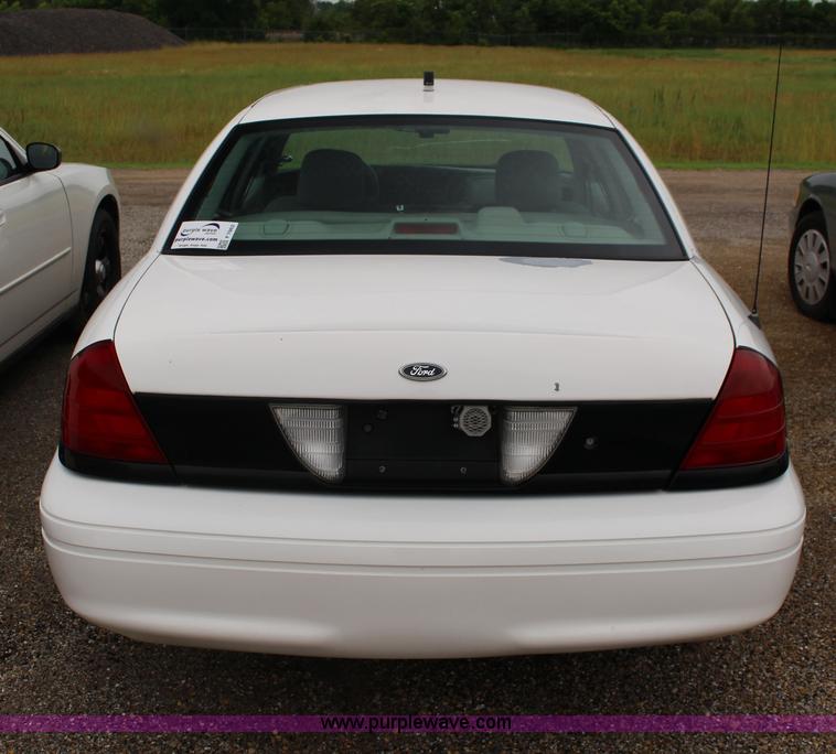 image for item F7862 2005 Ford Crown Victoria Police Interceptor
