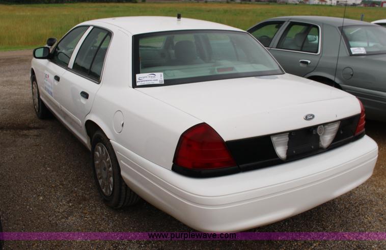 image for item F7862 2005 Ford Crown Victoria Police Interceptor