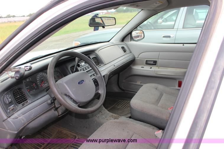 image for item F7862 2005 Ford Crown Victoria Police Interceptor