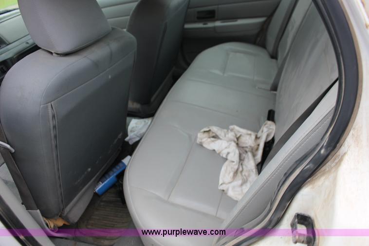 image for item F7862 2005 Ford Crown Victoria Police Interceptor