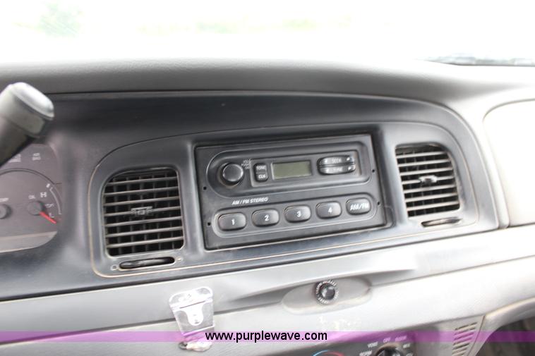 image for item F7862 2005 Ford Crown Victoria Police Interceptor