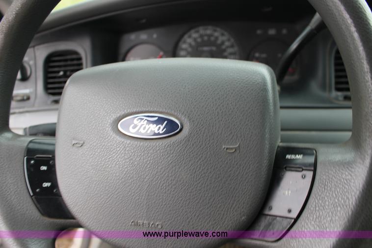 image for item F7862 2005 Ford Crown Victoria Police Interceptor