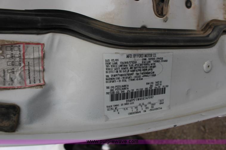 image for item F7862 2005 Ford Crown Victoria Police Interceptor