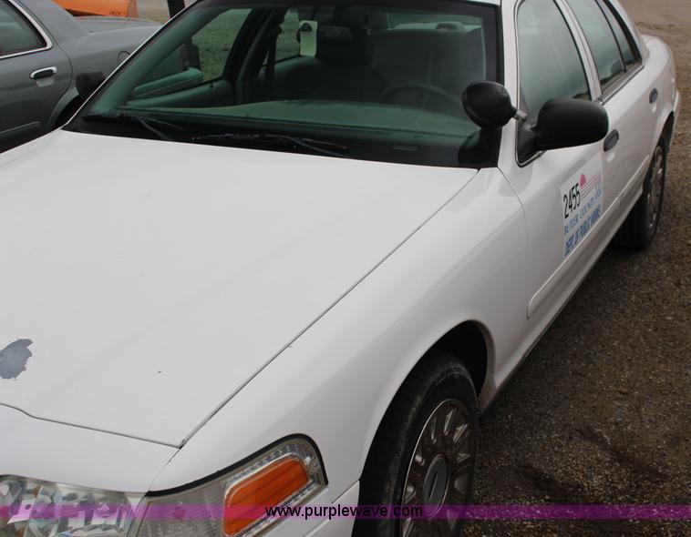 image for item F7862 2005 Ford Crown Victoria Police Interceptor