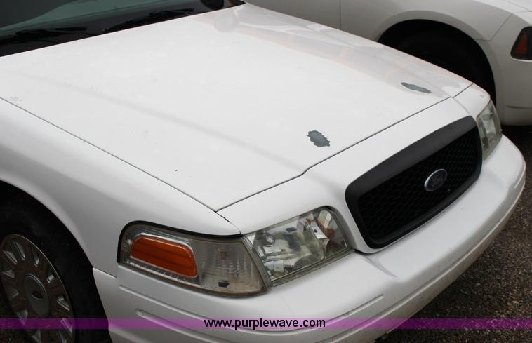 image for item F7862 2005 Ford Crown Victoria Police Interceptor