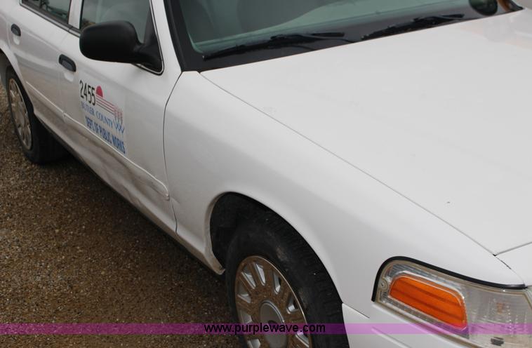 image for item F7862 2005 Ford Crown Victoria Police Interceptor