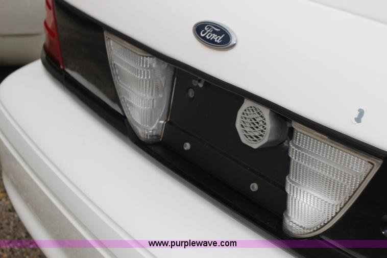 image for item F7862 2005 Ford Crown Victoria Police Interceptor