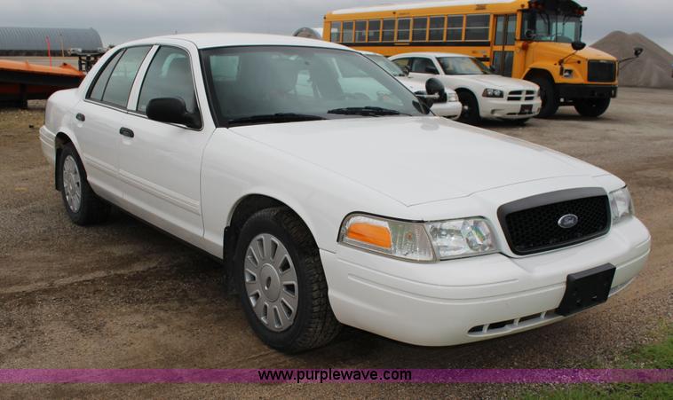image for item F7864 2011 Ford Crown Victoria Police Interceptor