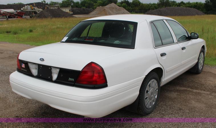 image for item F7864 2011 Ford Crown Victoria Police Interceptor
