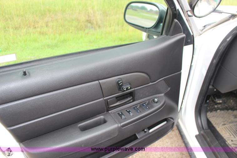 image for item F7864 2011 Ford Crown Victoria Police Interceptor