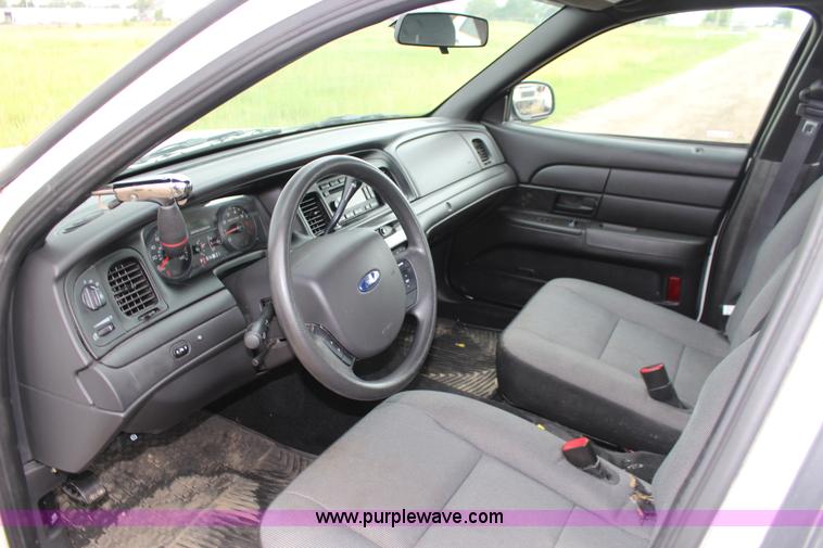image for item F7864 2011 Ford Crown Victoria Police Interceptor