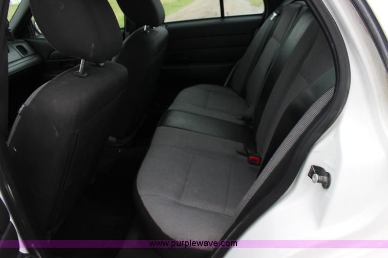 image for item F7864 2011 Ford Crown Victoria Police Interceptor