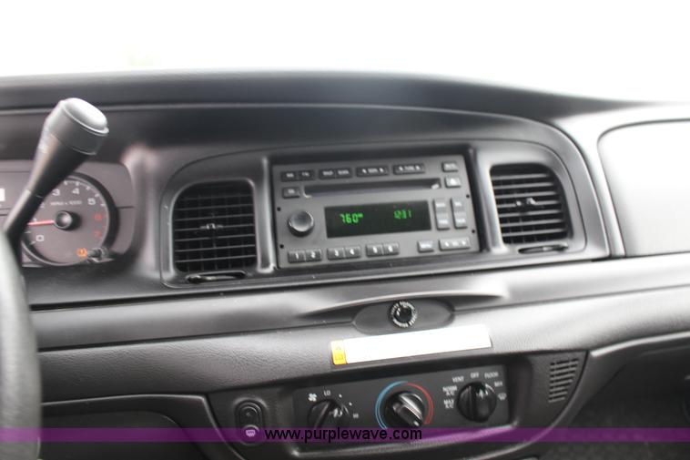 image for item F7864 2011 Ford Crown Victoria Police Interceptor