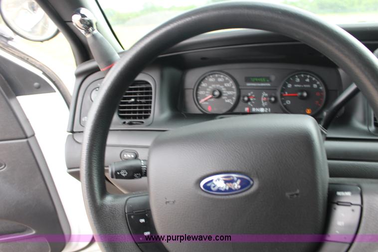 image for item F7864 2011 Ford Crown Victoria Police Interceptor