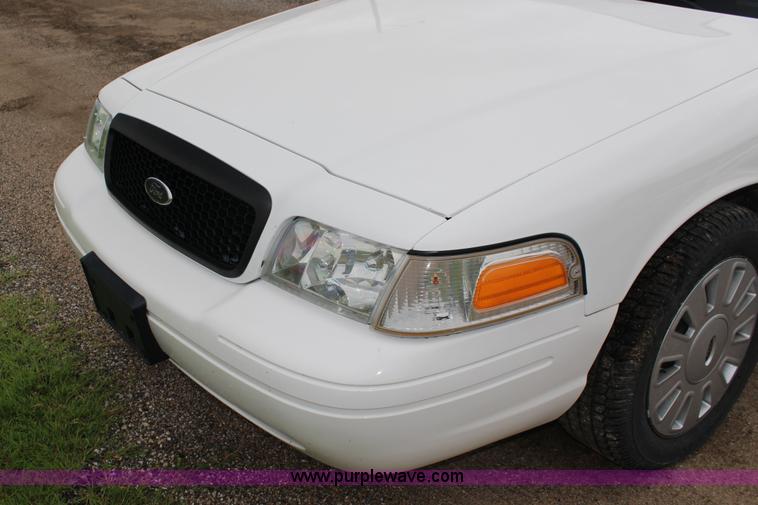image for item F7864 2011 Ford Crown Victoria Police Interceptor