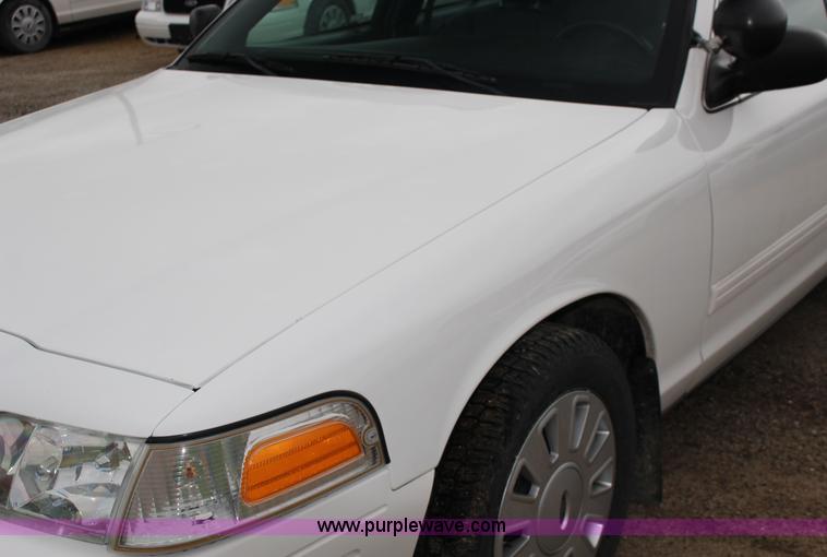 image for item F7864 2011 Ford Crown Victoria Police Interceptor