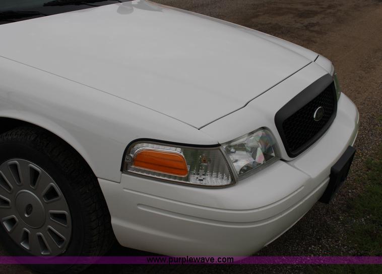 image for item F7864 2011 Ford Crown Victoria Police Interceptor
