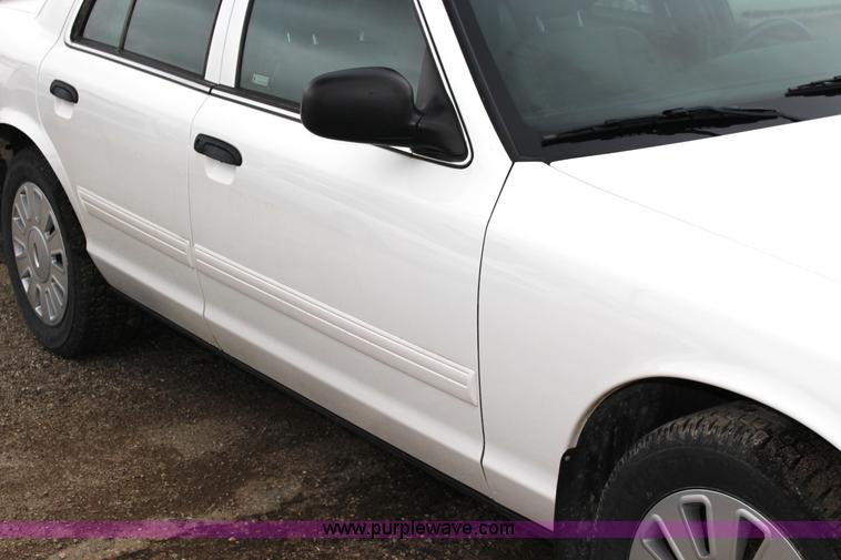 image for item F7864 2011 Ford Crown Victoria Police Interceptor