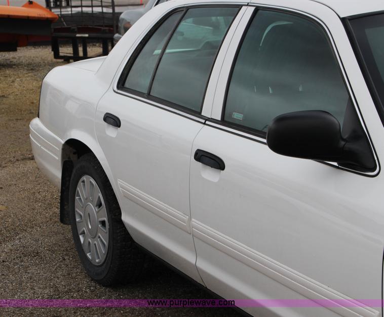 image for item F7864 2011 Ford Crown Victoria Police Interceptor